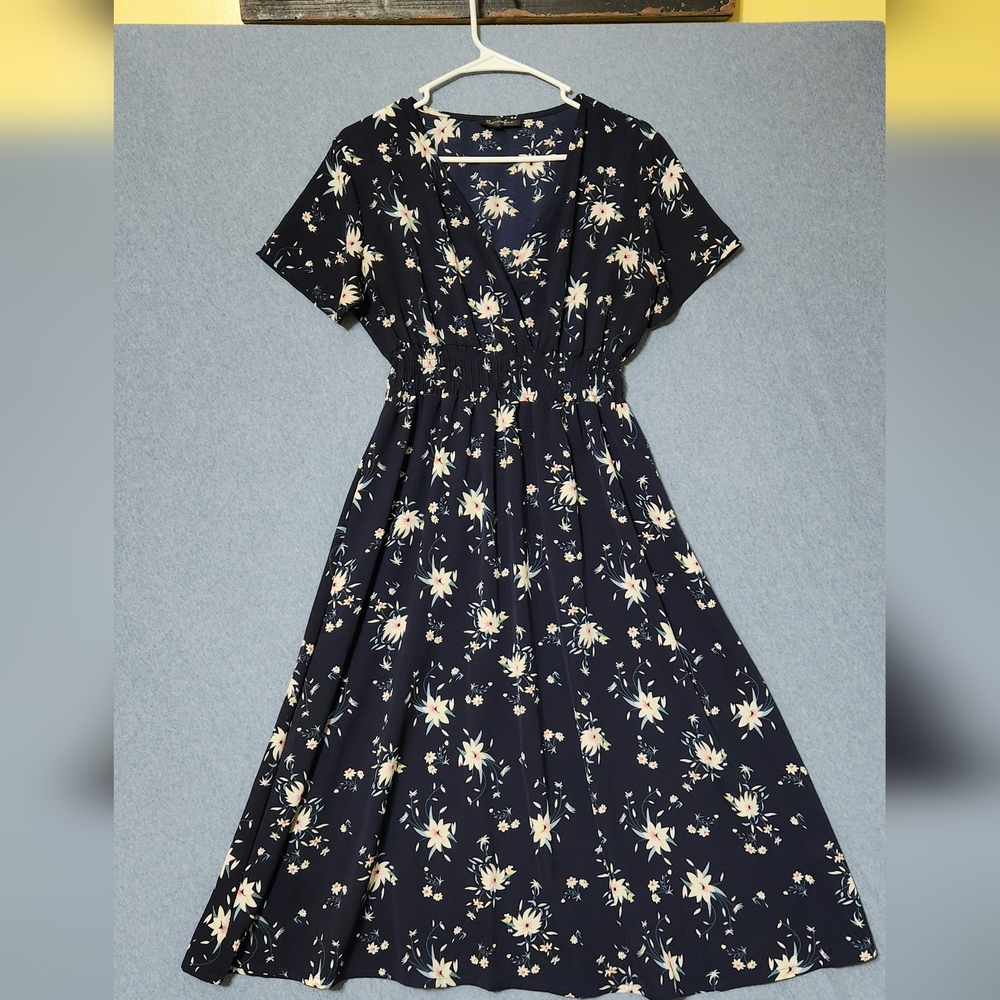 Sucrefas blue white floral v-neck midi dress. Size XL